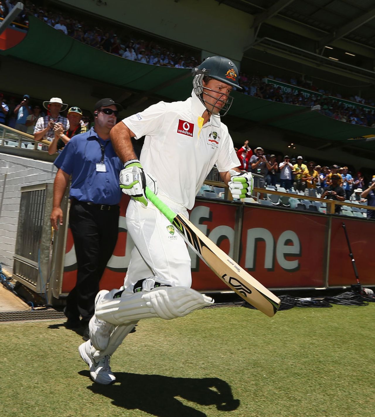 Ricky Ponting jogs out to bat for the last time in international cricket, Australia v South Africa, 3rd Test, Perth, 4th day, December 3, 2012