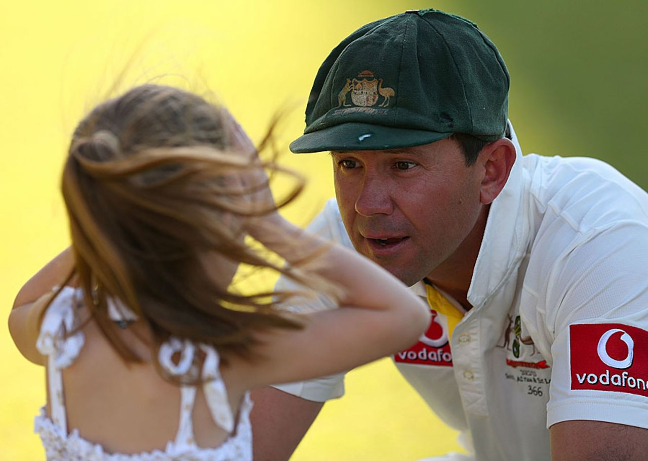 Ricky Ponting talks to his daughter, Australia v South Africa, 3rd Test, Perth, 4th day, December 3, 2012