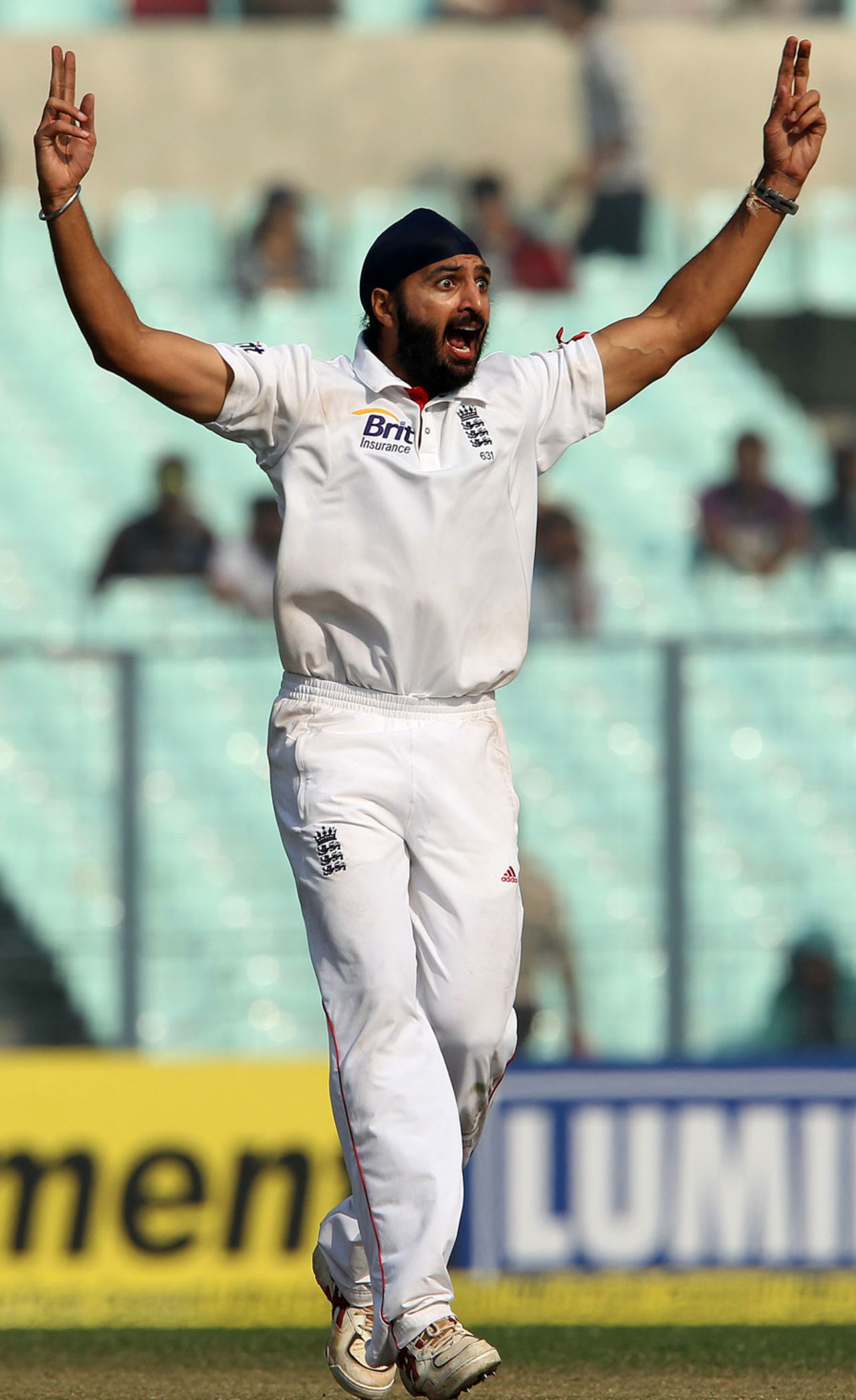 Monty Panesar appeals for a wicket, India v England, 3rd Test, Kolkata, 2nd day, December 6, 2012