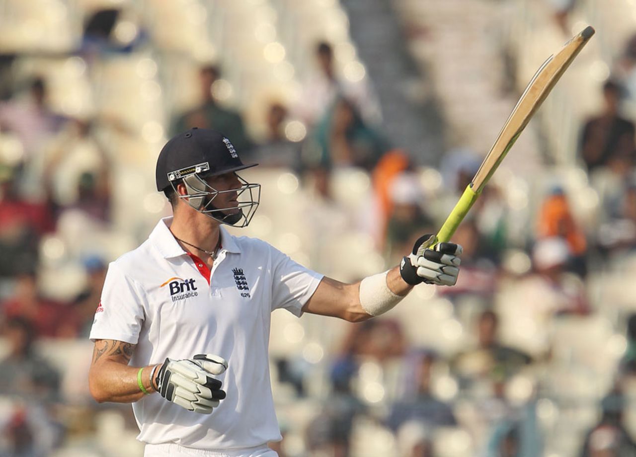 Kevin Pietersen acknowledges his half-century, India v England, 3rd Test, Kolkata, 3rd day, December 7, 2012