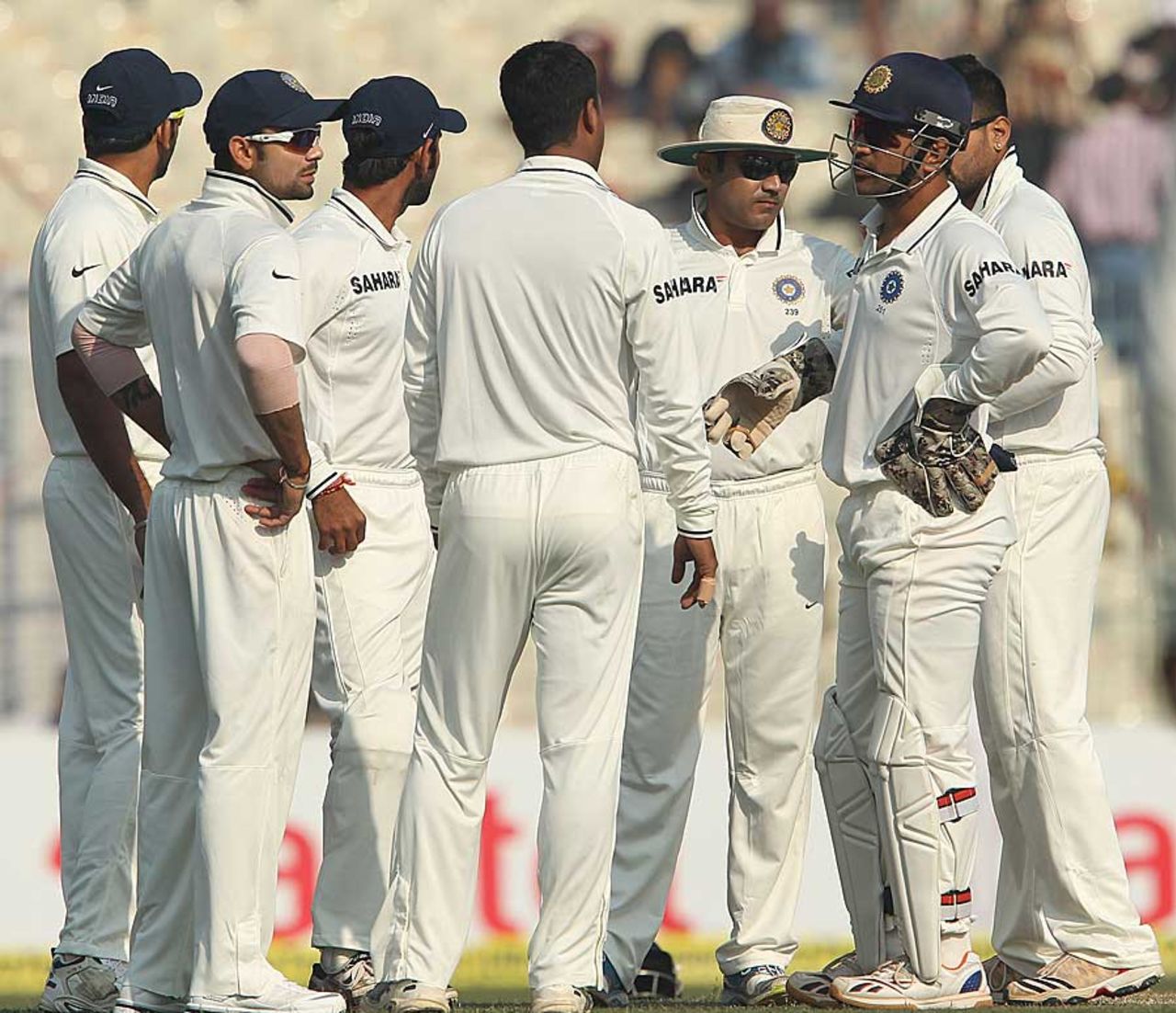 India nipped out four wickets in quick time on the fourth morning, India v England, 3rd Test, Kolkata, 4th day, December 8, 2012