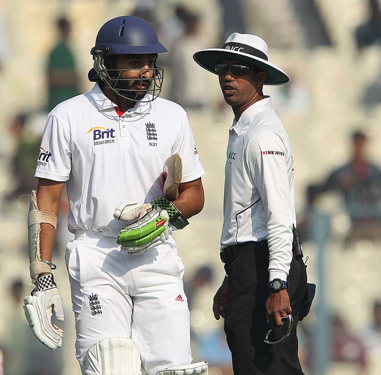 Monty Panesar was not happy after being given out lbw, India v England, 3rd Test, Kolkata, 4th day, December 8, 2012