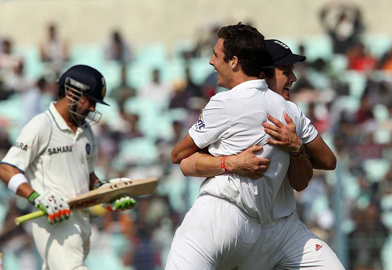 Steven Finn celebrates dismissing Gautam Gambhir, India v England, 3rd Test, Kolkata, 4th day, December 8, 2012