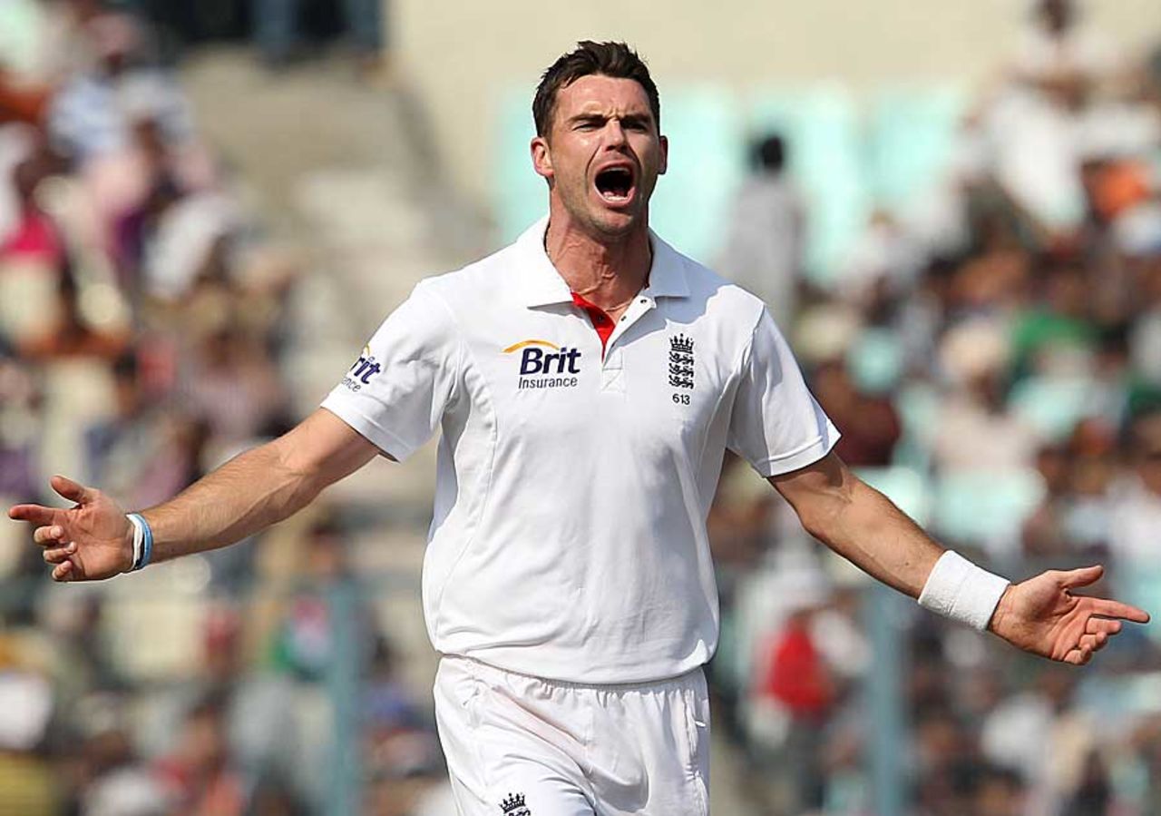 James Anderson bowled Yuvraj Singh, India v England, 3rd Test, Kolkata, 4th day, December 8, 2012