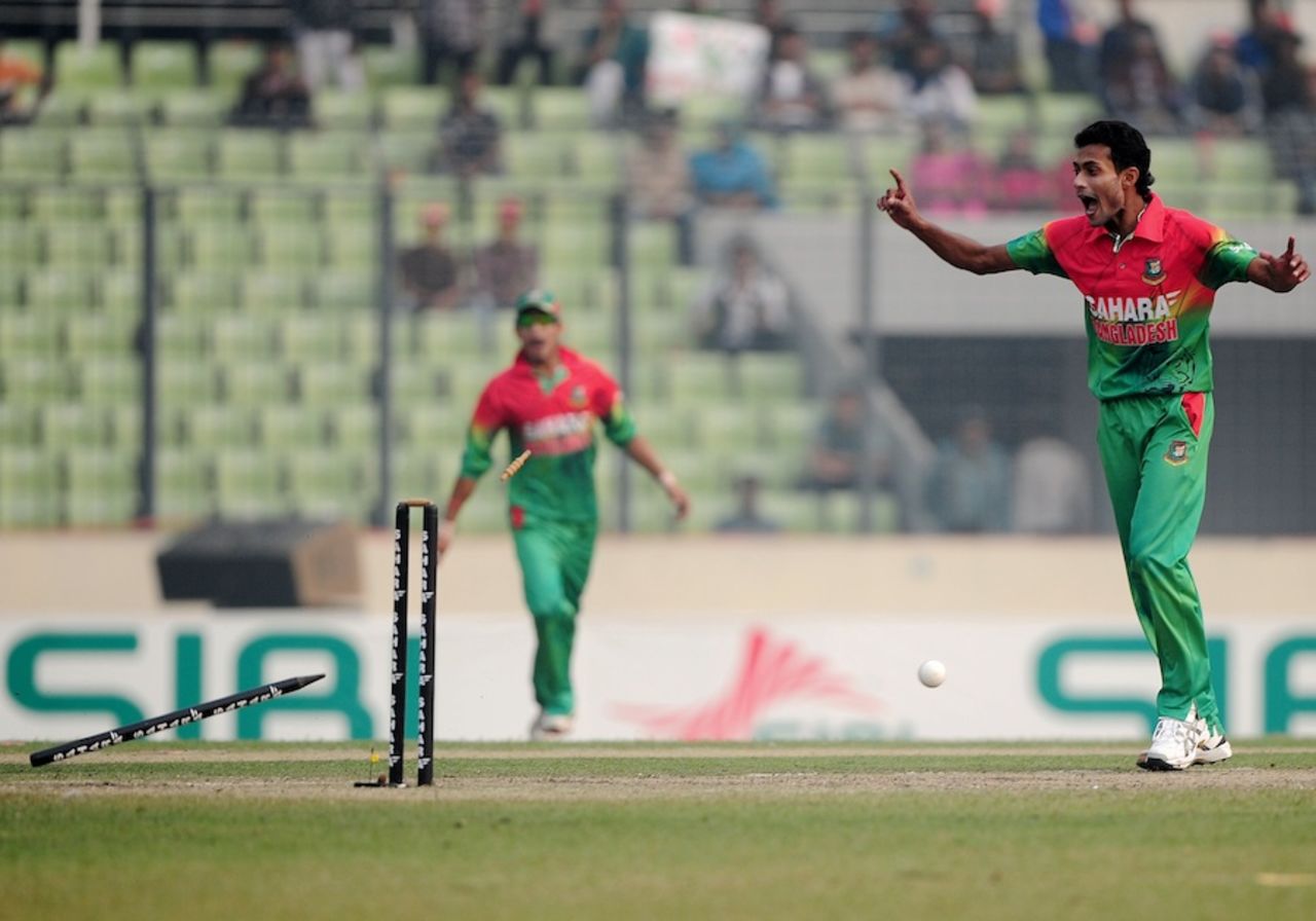 Shafiul Islam reacts as Marlon Samuels is run out, Bangladesh v West Indies, 5th ODI, Mirpur, December 8, 2012