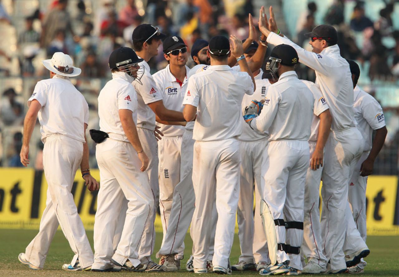 England got rid of Ishant Sharma after a 38-run ninth-wicket partnership, India v England, 3rd Test, Kolkata, 4th day, December 8, 2012