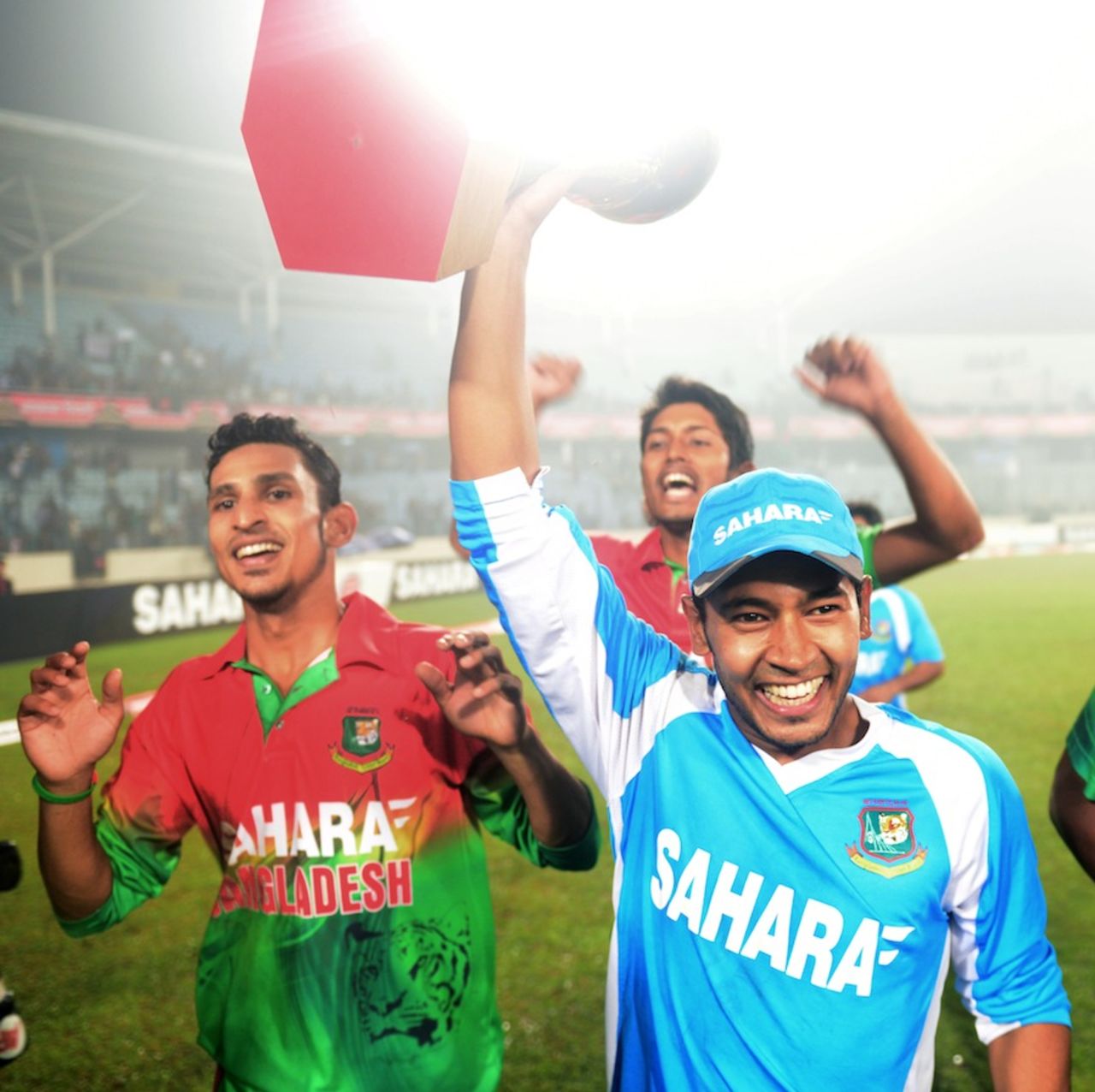 Mushfiqur Rahim takes the trophy on a lap of the ground, Bangladesh v West Indies, 5th ODI, Mirpur, December 8, 2012