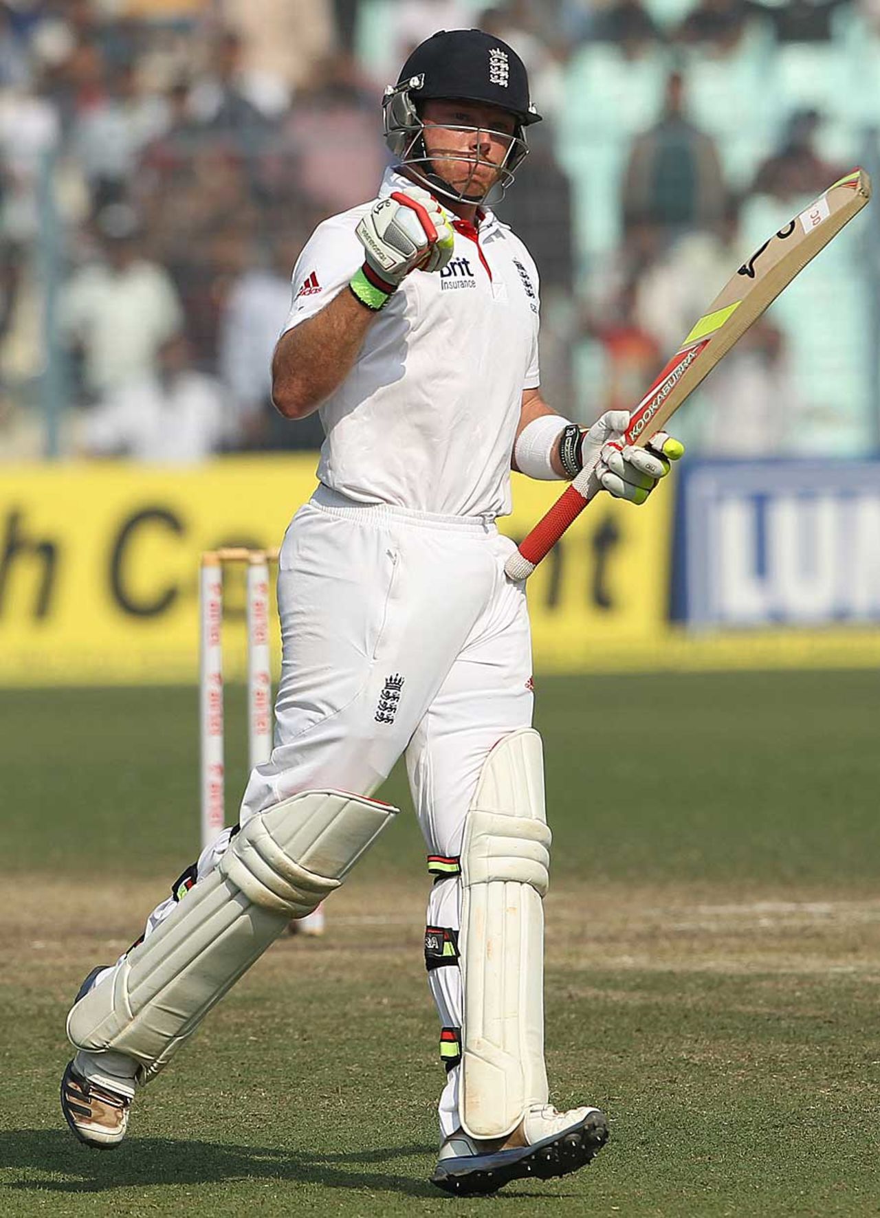 Ian Bell hit the winning runs for England, India v England, 3rd Test, Kolkata, 5th day, December 9, 2012