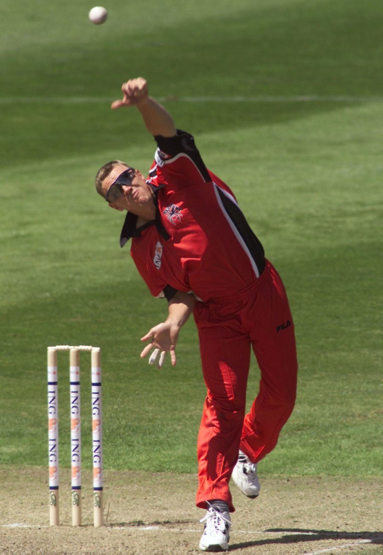 Brad Young sends down a delivery, Victoria v South Australia, ING Cup, Melbourne, November 4, 2001
