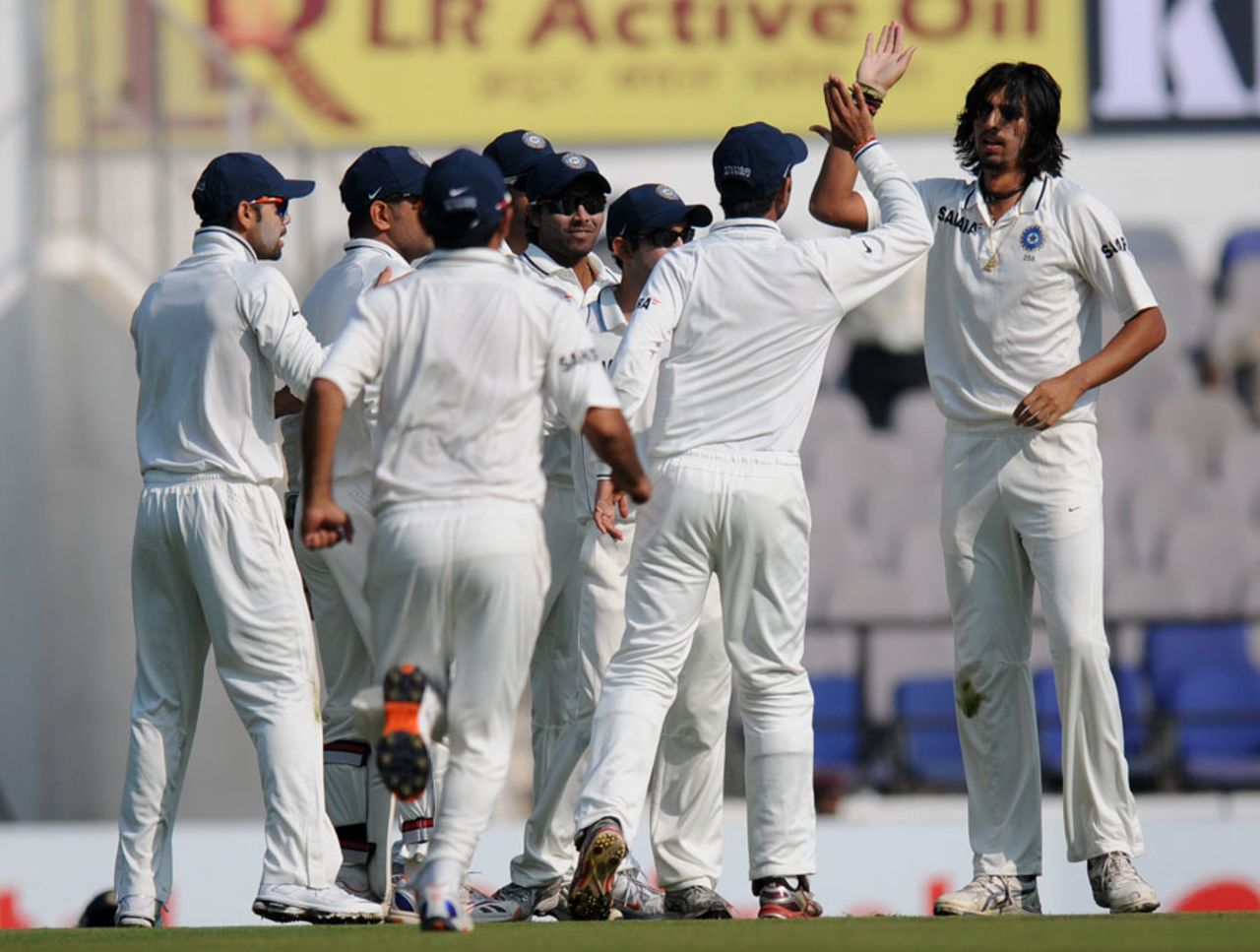 Ishant Sharma made the first breakthrough for India, India v England, 4th Test, Nagpur, 1st day, December 13, 2012