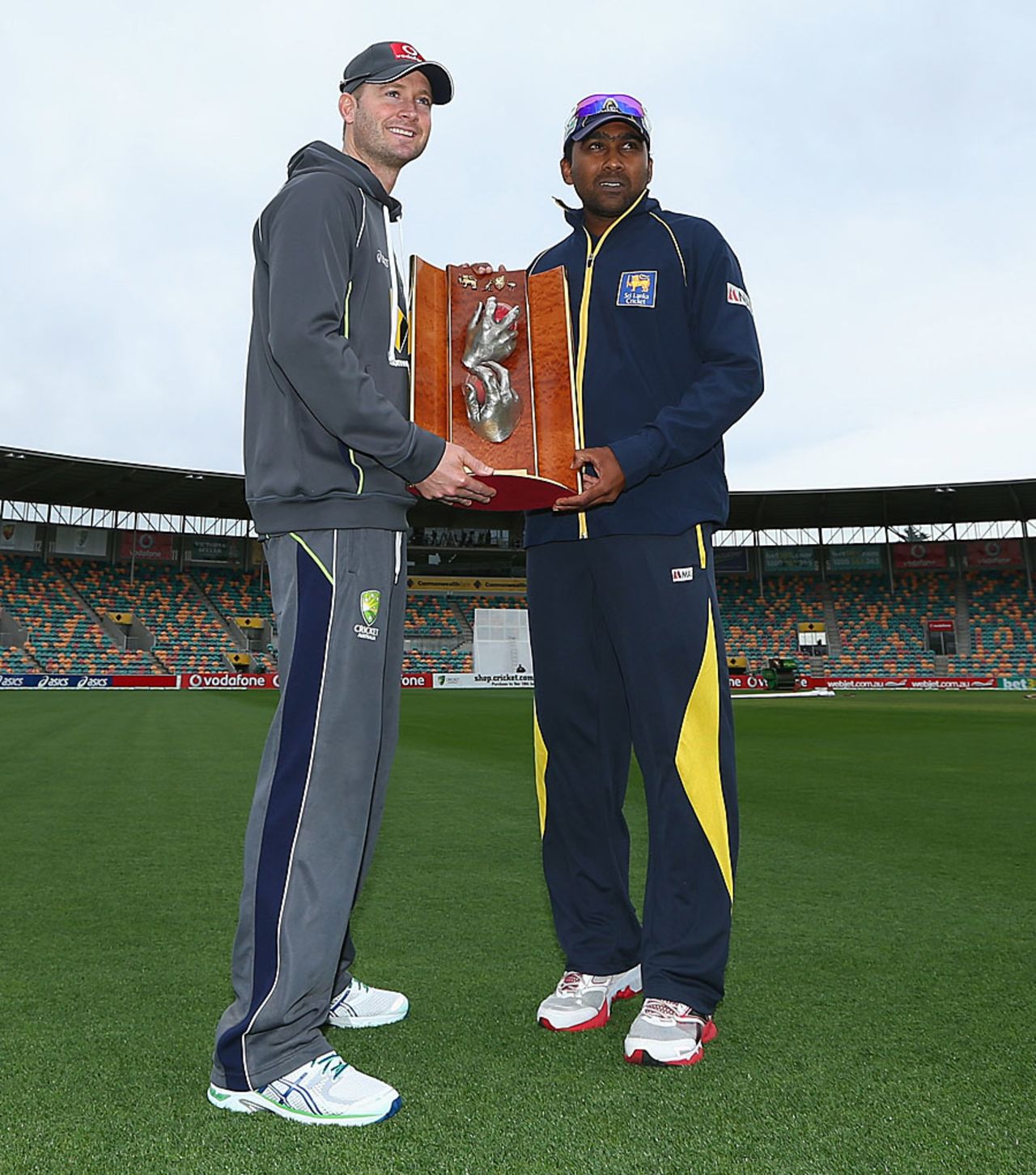 Mahela Jayawardene and Michael Clarke hold the Warne-Muralitharan trophy, Hobart, December 13, 2012