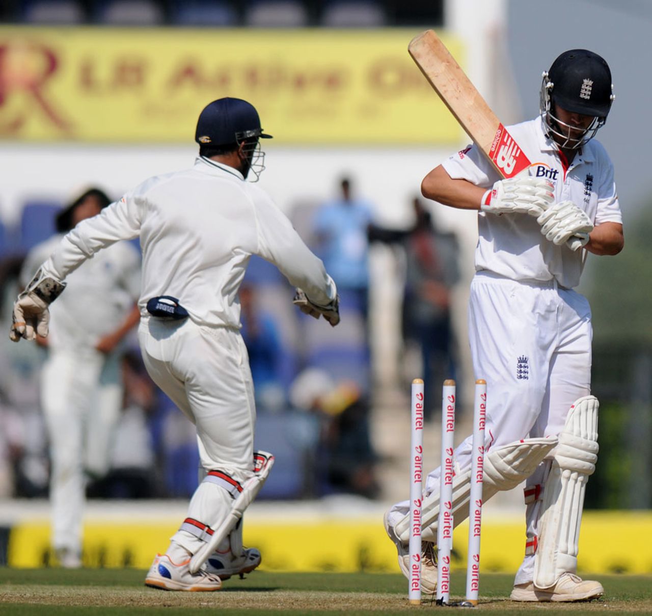 Jonathan Trott shouldered arms and was bowled by Ravindra Jadeja, India v England, 4th Test, Nagpur, 1st day, December 13, 2012
