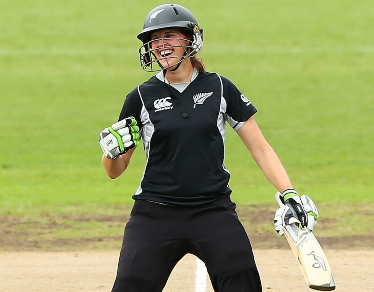 Amy Satterthwaite celebrates her maiden century, Australia v New Zealand, 2nd Women's ODI, North Sydney Oval, Sydney, December 14, 2012