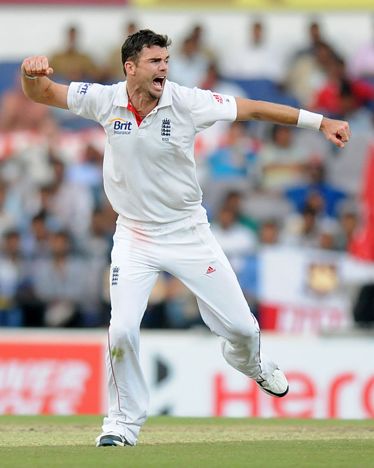 James Anderson add to his tally late in the day, India v England, 4th Test, Nagpur, 3rd day, December 15, 2012