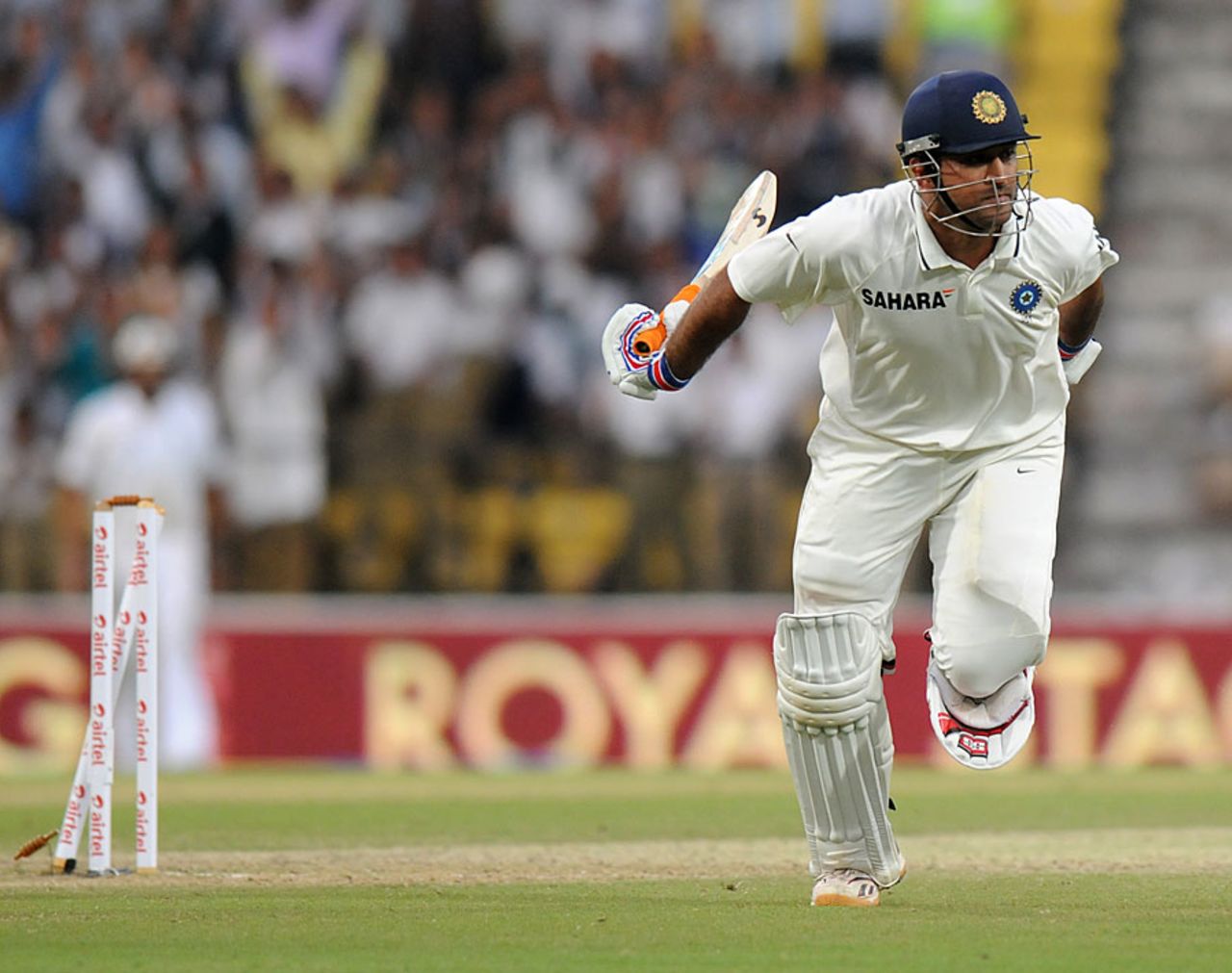 MS Dhoni was run out for 99, India v England, 4th Test, Nagpur, 3rd day, December 15, 2012