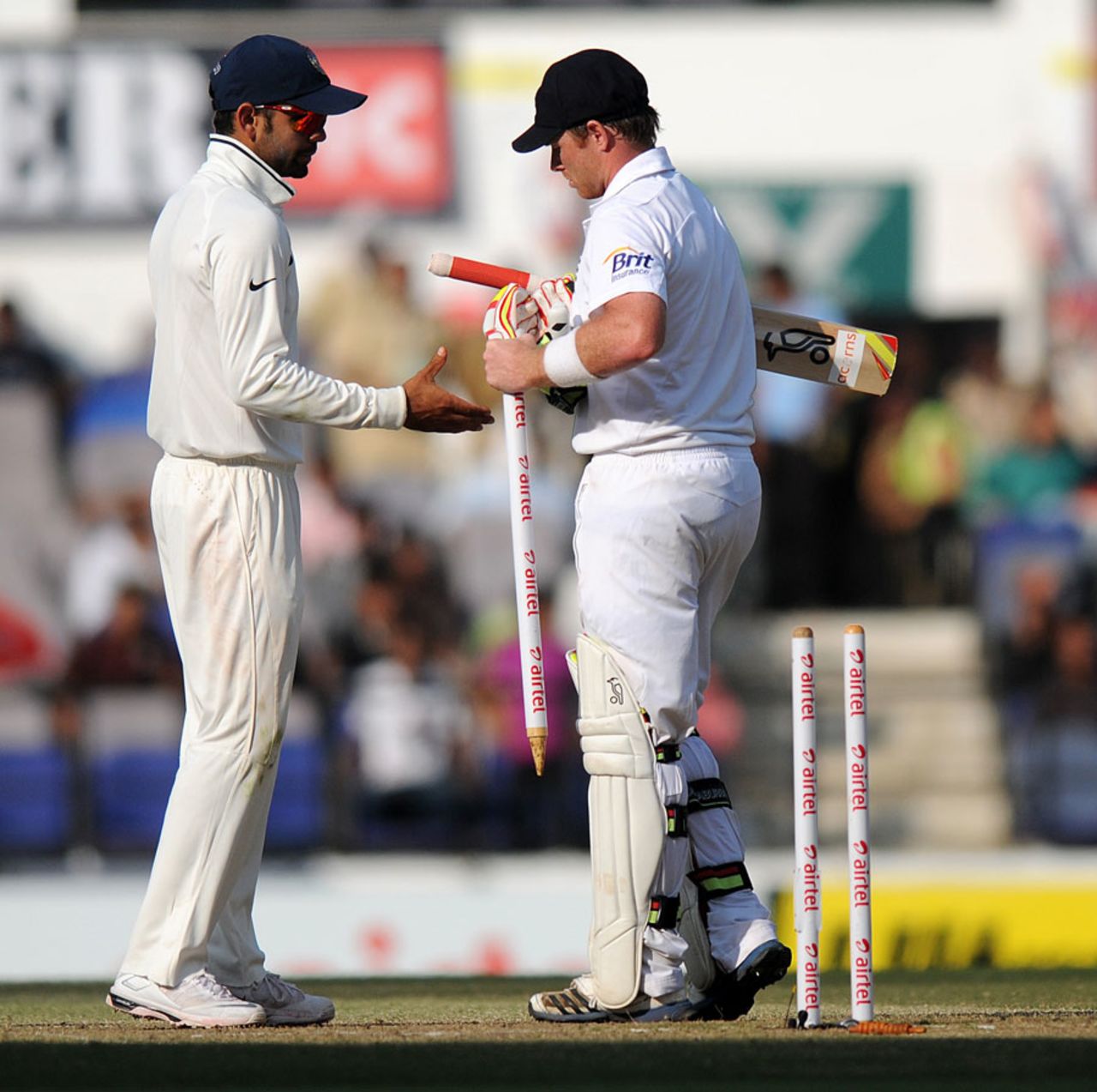 Virat Kohli offers his hand in congratulations, India v England, 4th Test, Nagpur, 5th day, December 17, 2012