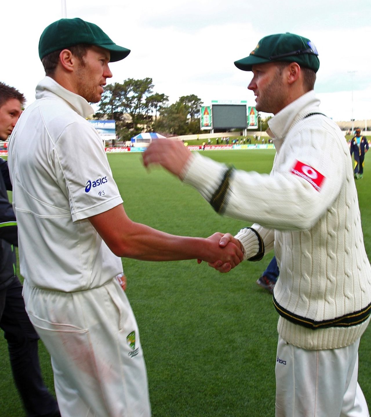 Michael Clarke congratulates Peter Siddle after the win, Australia v Sri Lanka, 1st Test, Hobart, 5th day, December 18, 2012