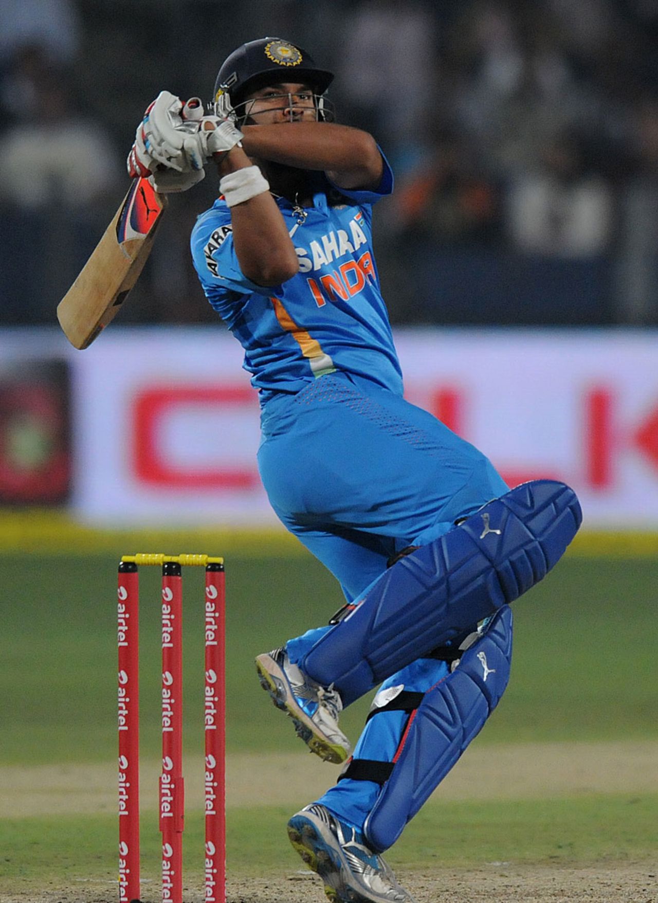 Yuvraj Singh hooks during his 38, India v England, 1st T20, Pune, December 20, 2012
