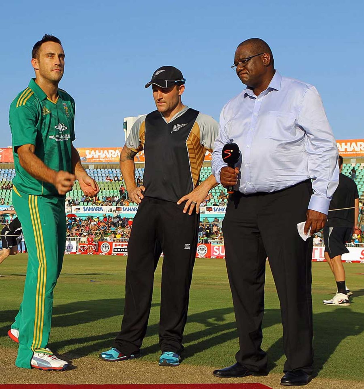 Faf du Plessis tosses the coin as Brendon McCullum looks on, South Africa v New Zealand, 1st Twenty20 international, Durban, December 21, 2012