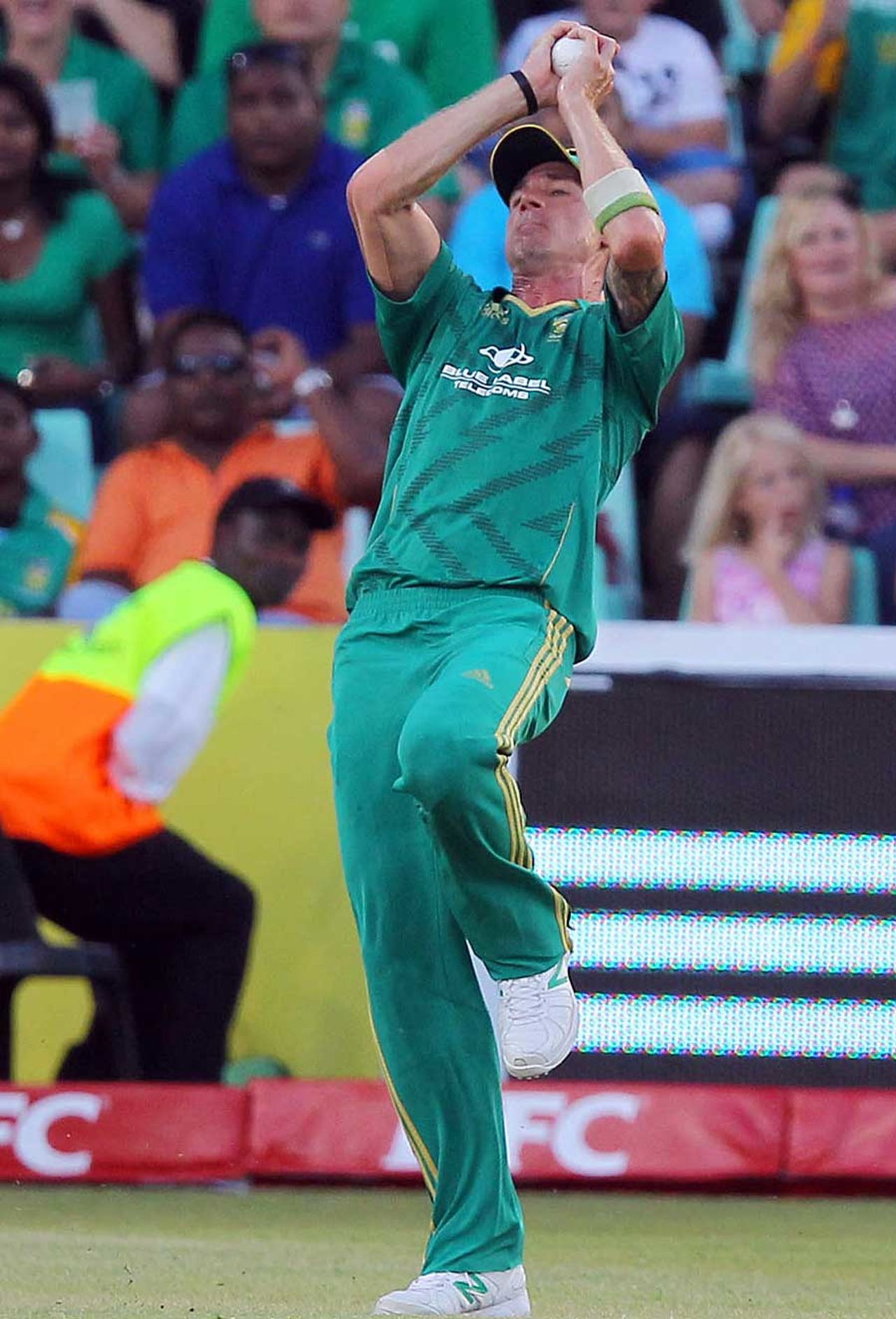 Dale Steyn catches Brendon McCullum, South Africa v New Zealand, 1st Twenty20 international, Durban, December 21, 2012