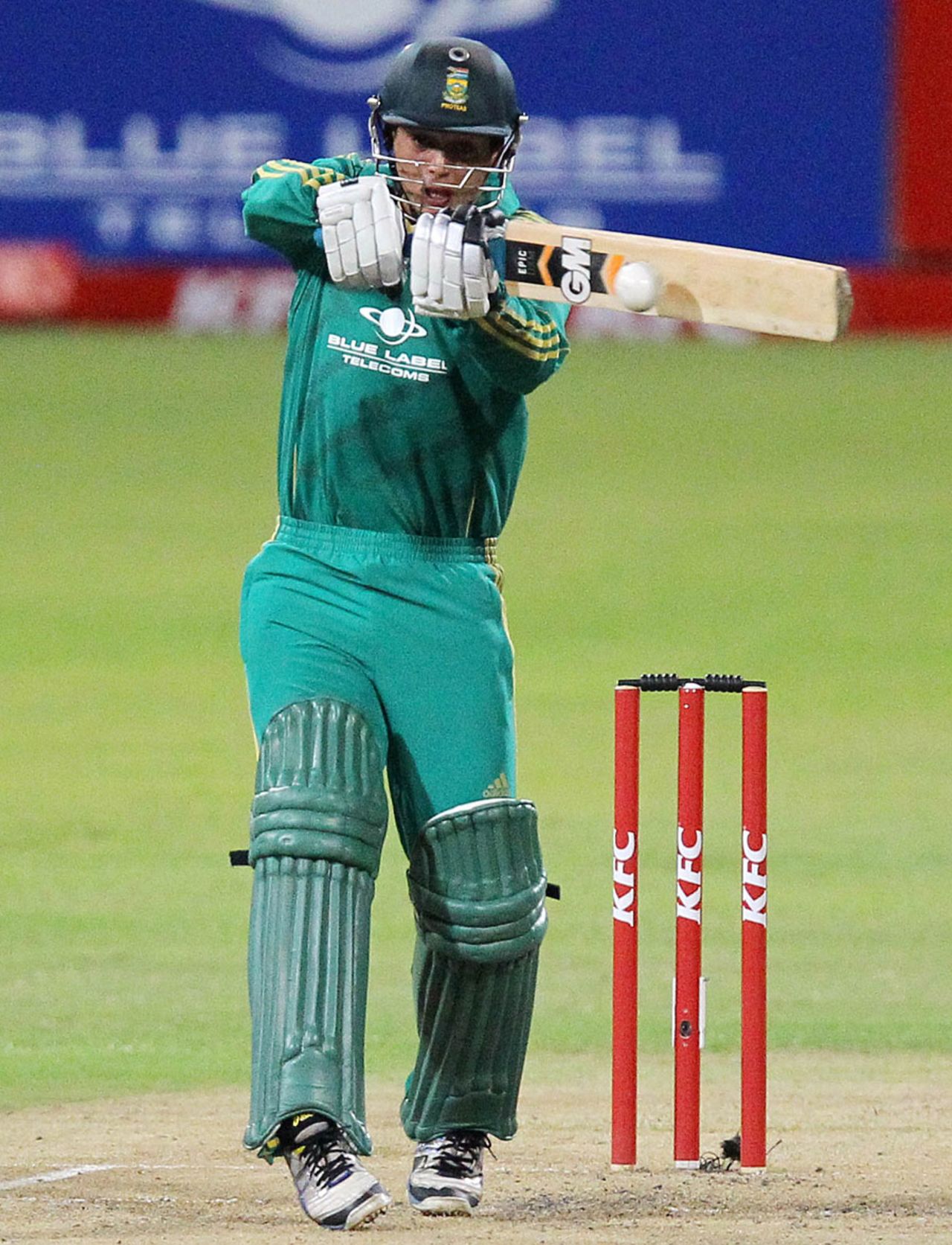 Quinton de Kock plays a pull, South Africa v New Zealand, 1st Twenty20 international, Durban, December 21, 2012