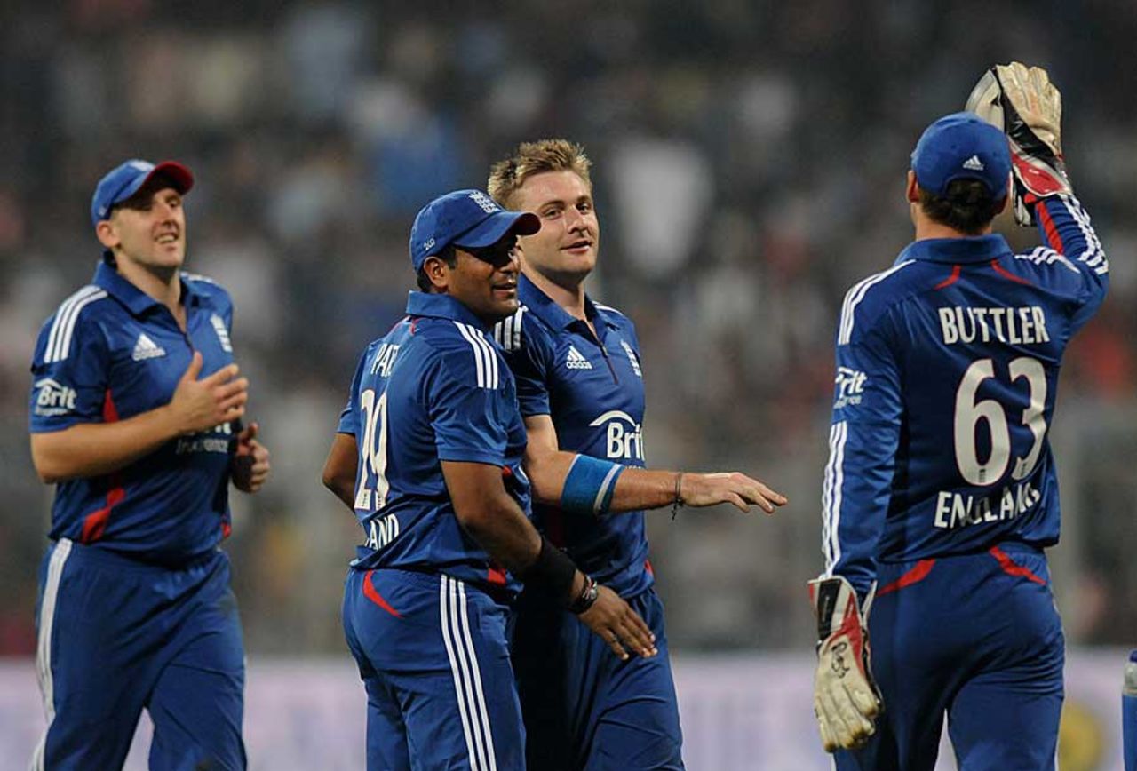 Luke Wright picked up two wickets, India v England, 2nd Twenty20 international, Mumbai, December 22, 2012