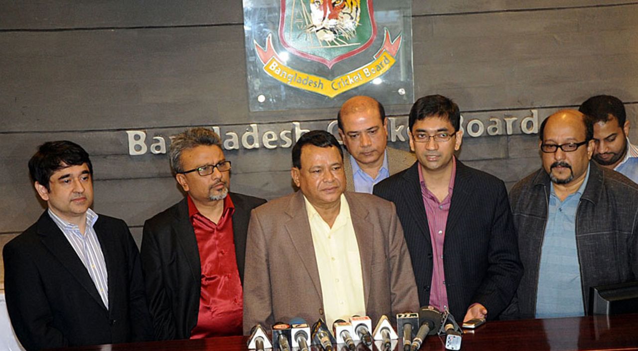 BPL chairman Afzalur Rahman Sinha flanked by BPL franchise owners, Mirpur, December 22, 2012 