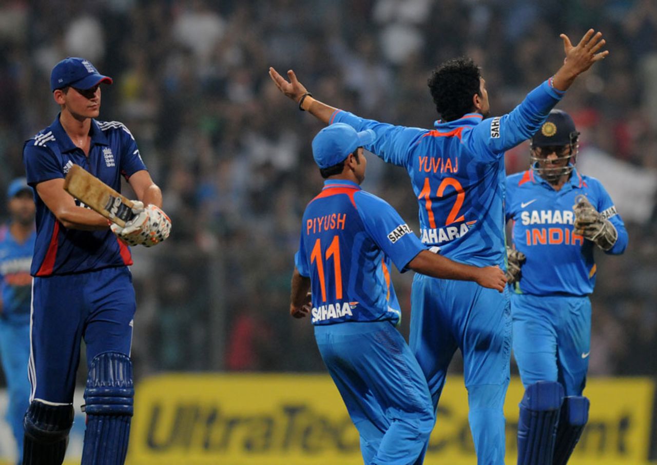 Yuvraj Singh is congratulated on removing Alex Hales, India v England, 2nd Twenty20 international, Mumbai, December 22, 2012