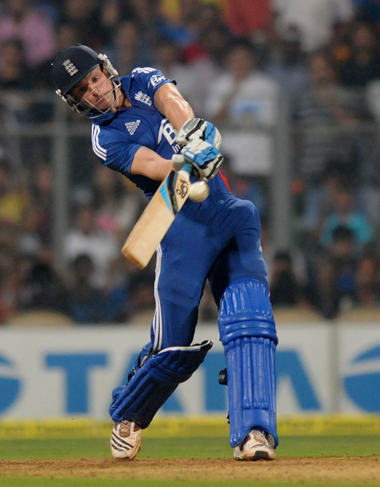 Jos Buttler chipped in with a crucial 15 off seven balls, India v England, 2nd Twenty20 international, Mumbai, December 22, 2012