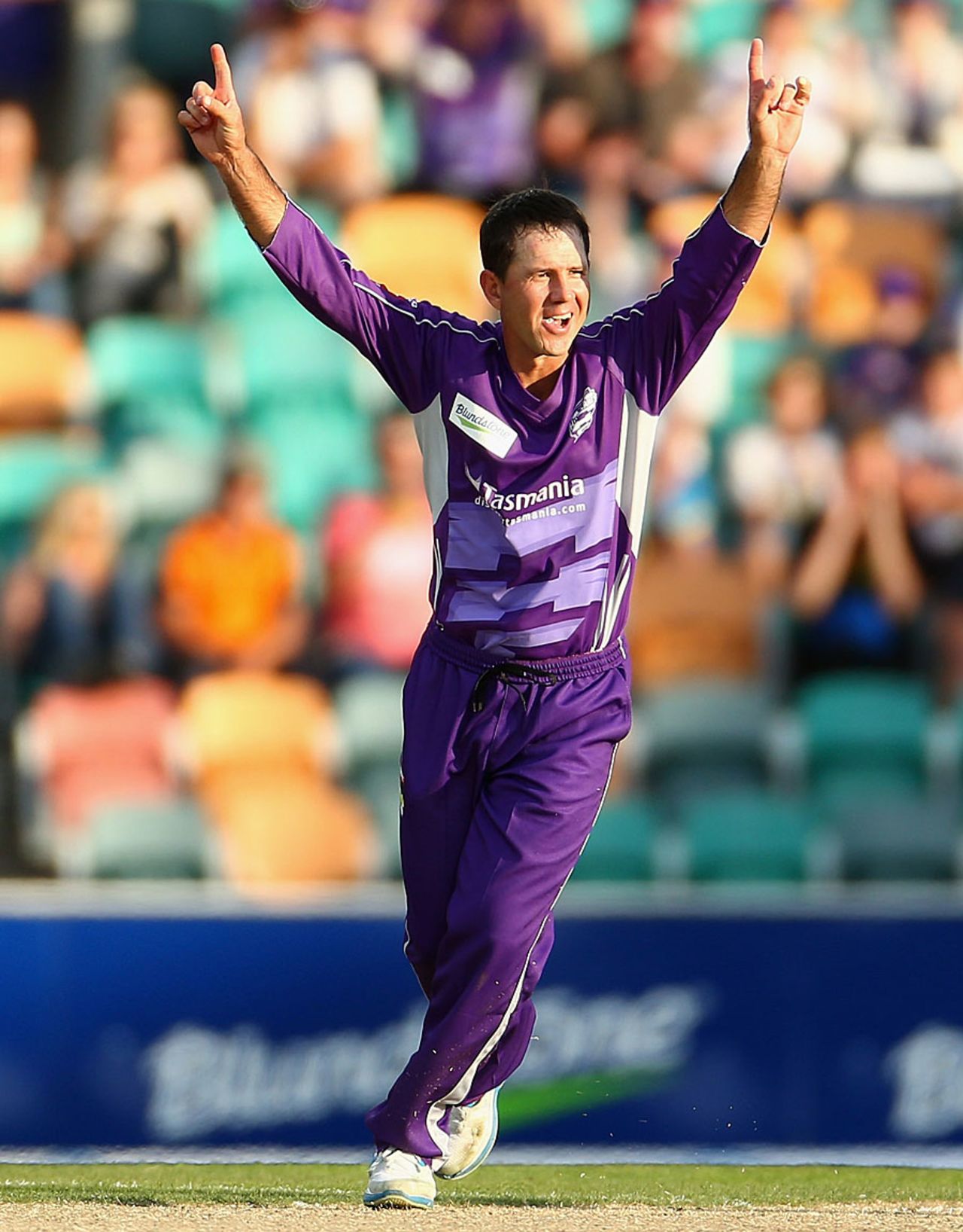 Ricky Ponting claimed a wicket in the one over that he bowled, Hobart Hurricanes v Sydney Thunder, Big Bash League, Hobart, December 23, 2012