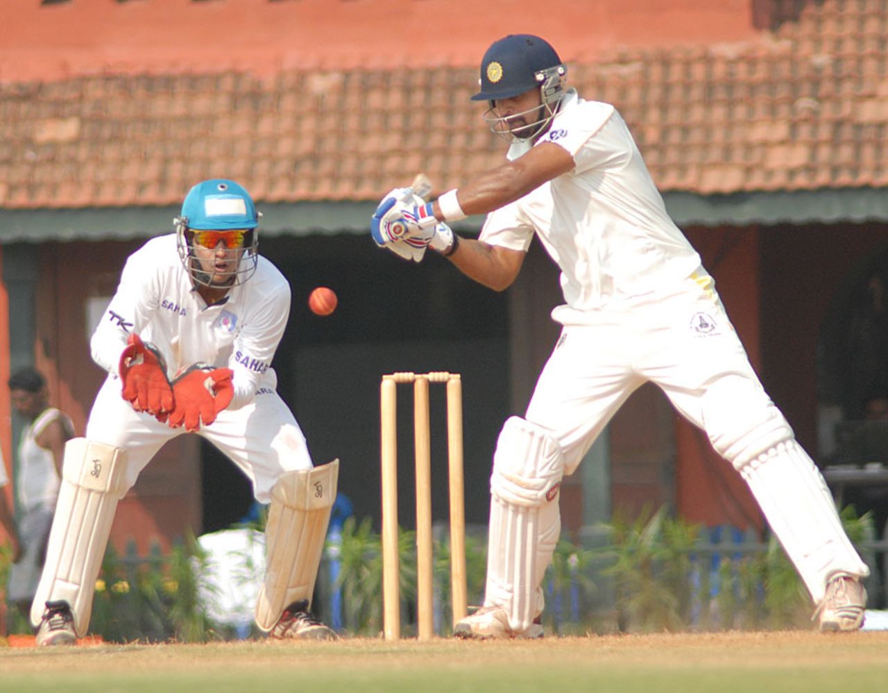 M Vijay cuts during his 42, Tamil Nadu v Uttar Pradesh, Ranji Trophy, Group B, Chennai, 2nd day, December 23, 2012
