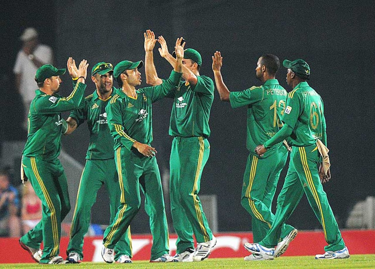 South Africa celebrate a wicket, South Africa v New Zealand, 2nd T20, East London, December 23, 2012
