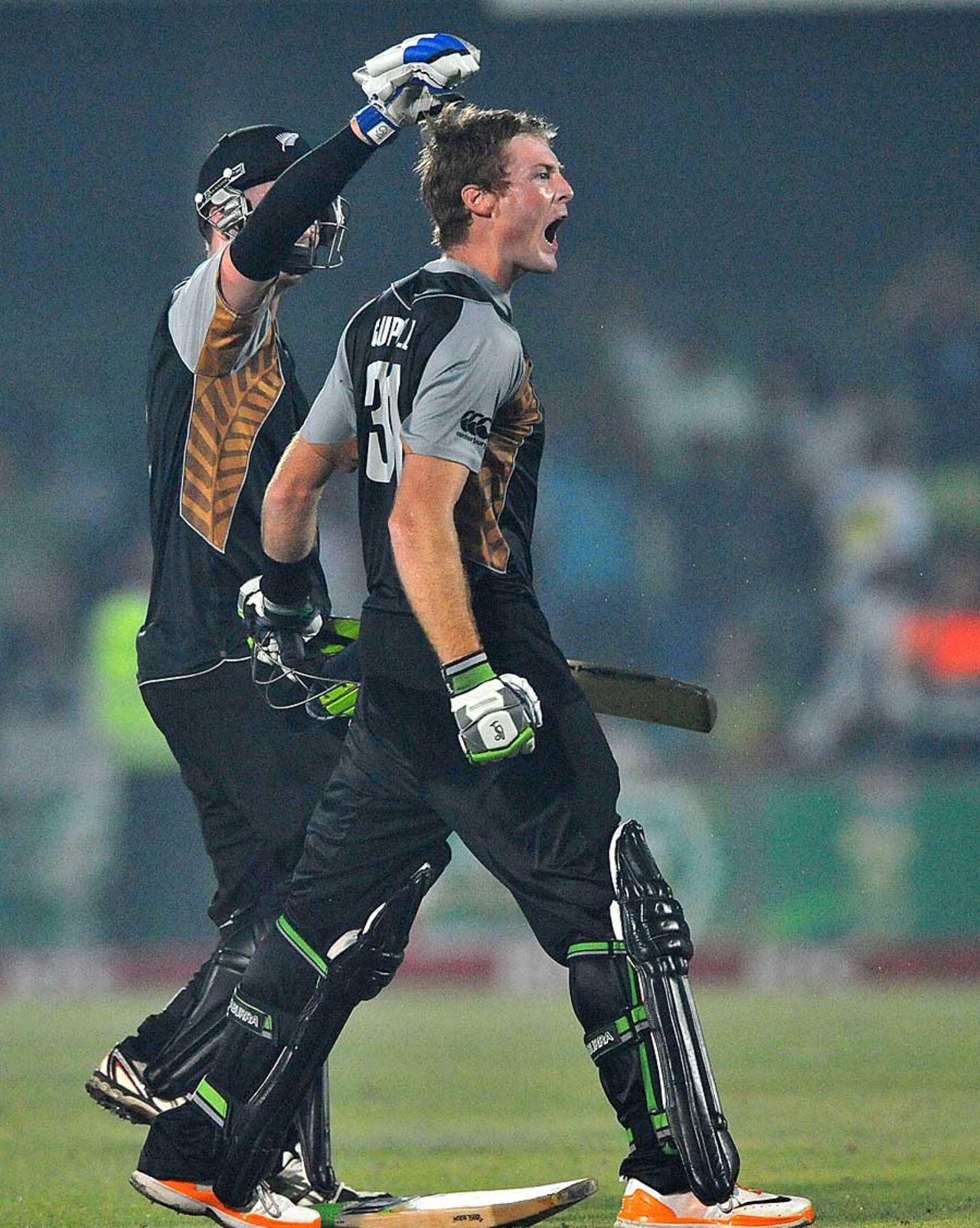Martin Guptill screams after striking the winning blow, South Africa v New Zealand, 2nd T20, East London, December 23, 2012