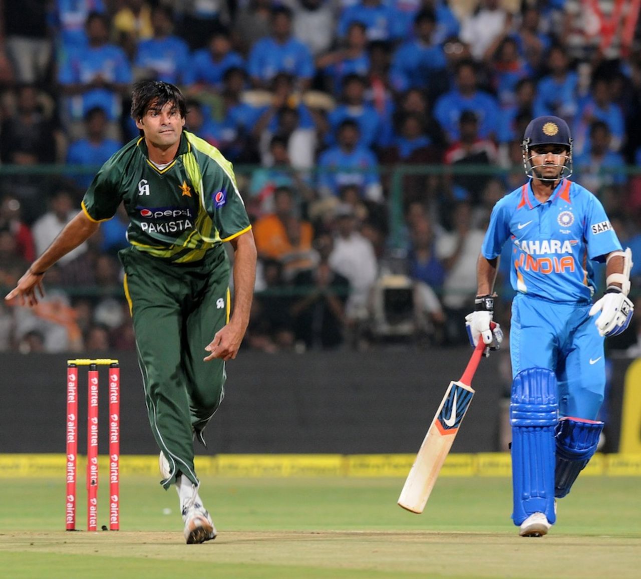 Mohammad Irfan hustled batsmen with pace and bounce, India v Pakistan, 1st T20, Bangalore, December 25, 2012