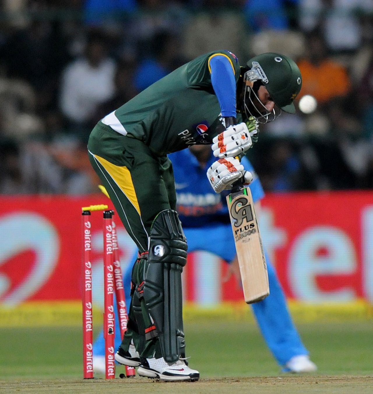 Nasir Jamshed was bowled by one that came in to him, India v Pakistan, 1st T20, Bangalore, December 25, 2012