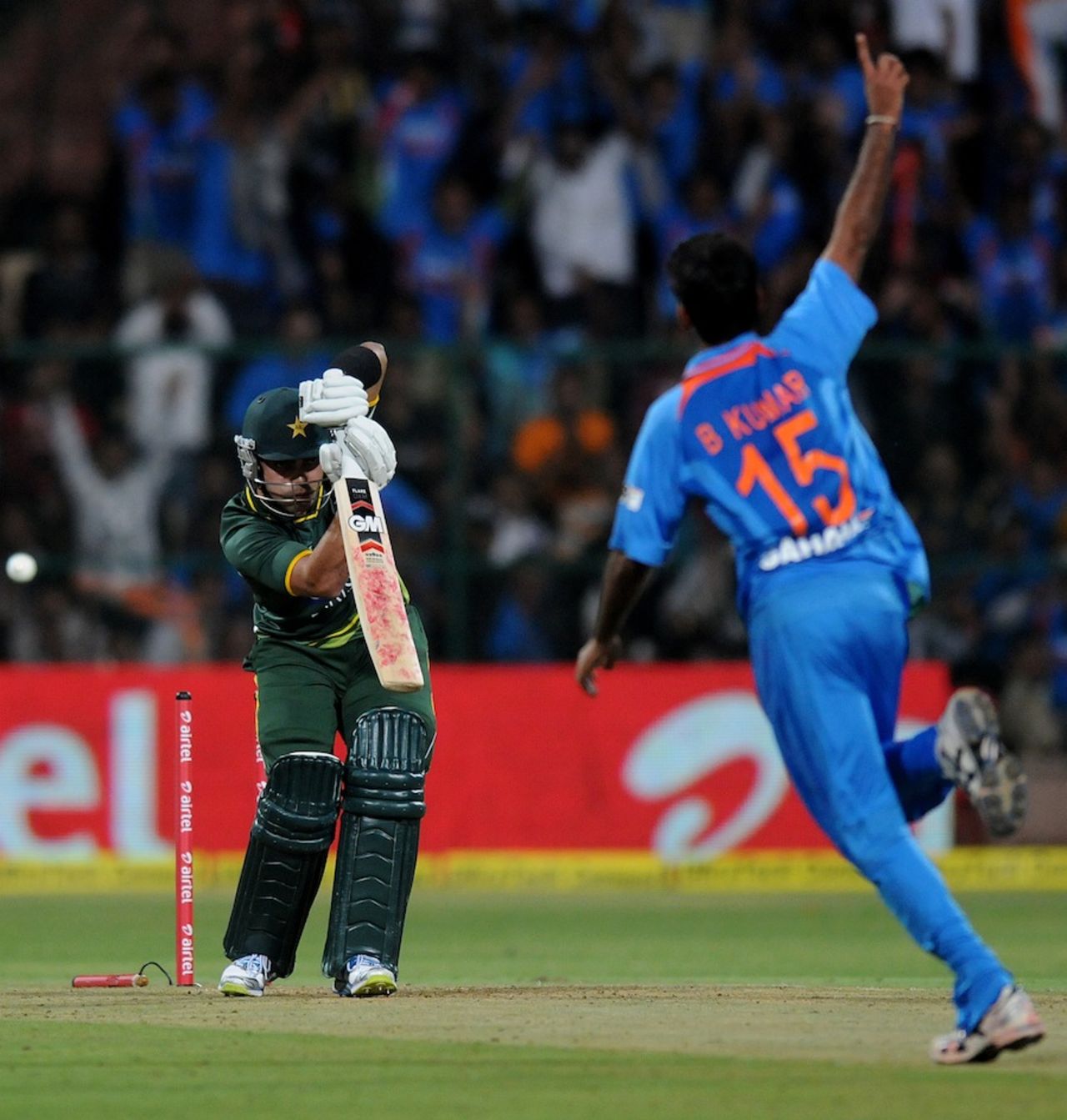 Bhuvneshwar Kumar knocks back Umar Akmal's middle stump, India v Pakistan, 1st T20, Bangalore, December 25, 2012