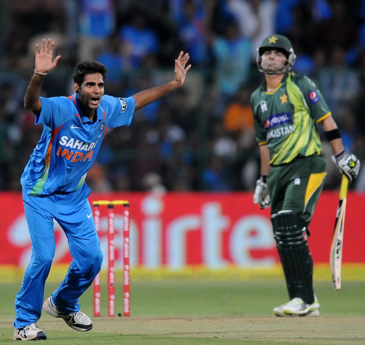 Bhuvneshwar Kumar appeals successfully against Ahmed Shehzad, India v Pakistan, 1st T20, Bangalore, December 25, 2012