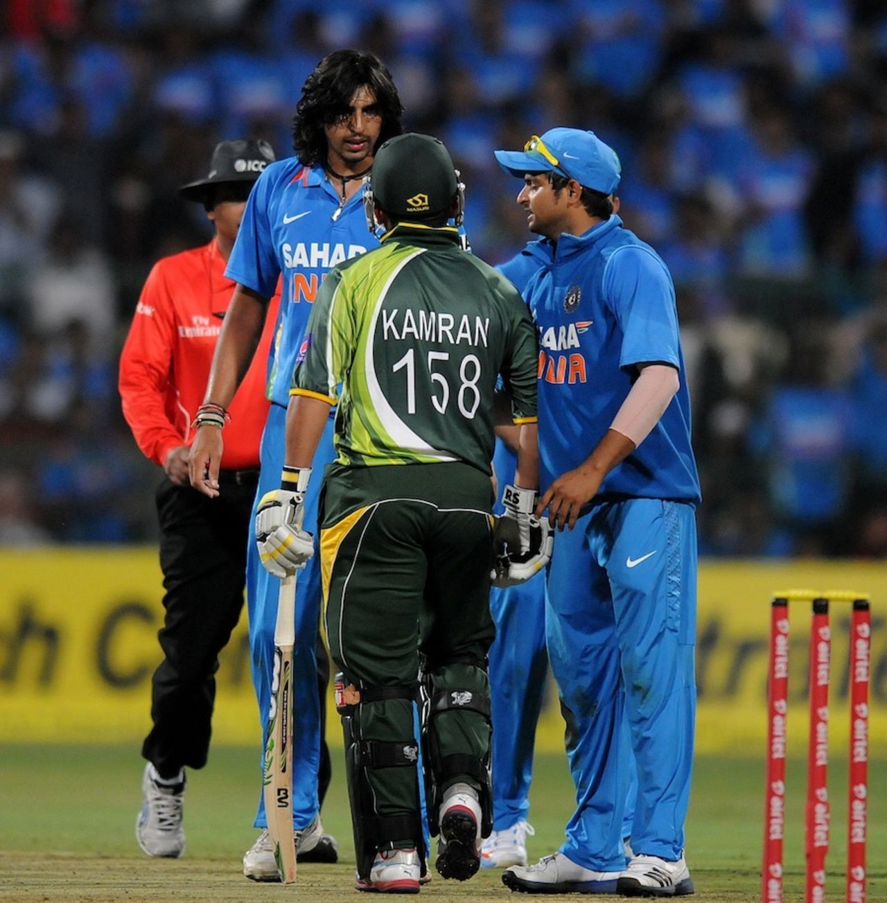Ishant Sharma gets into an argument with Kamran Akmal, India v Pakistan, 1st T20, Bangalore, December 25, 2012