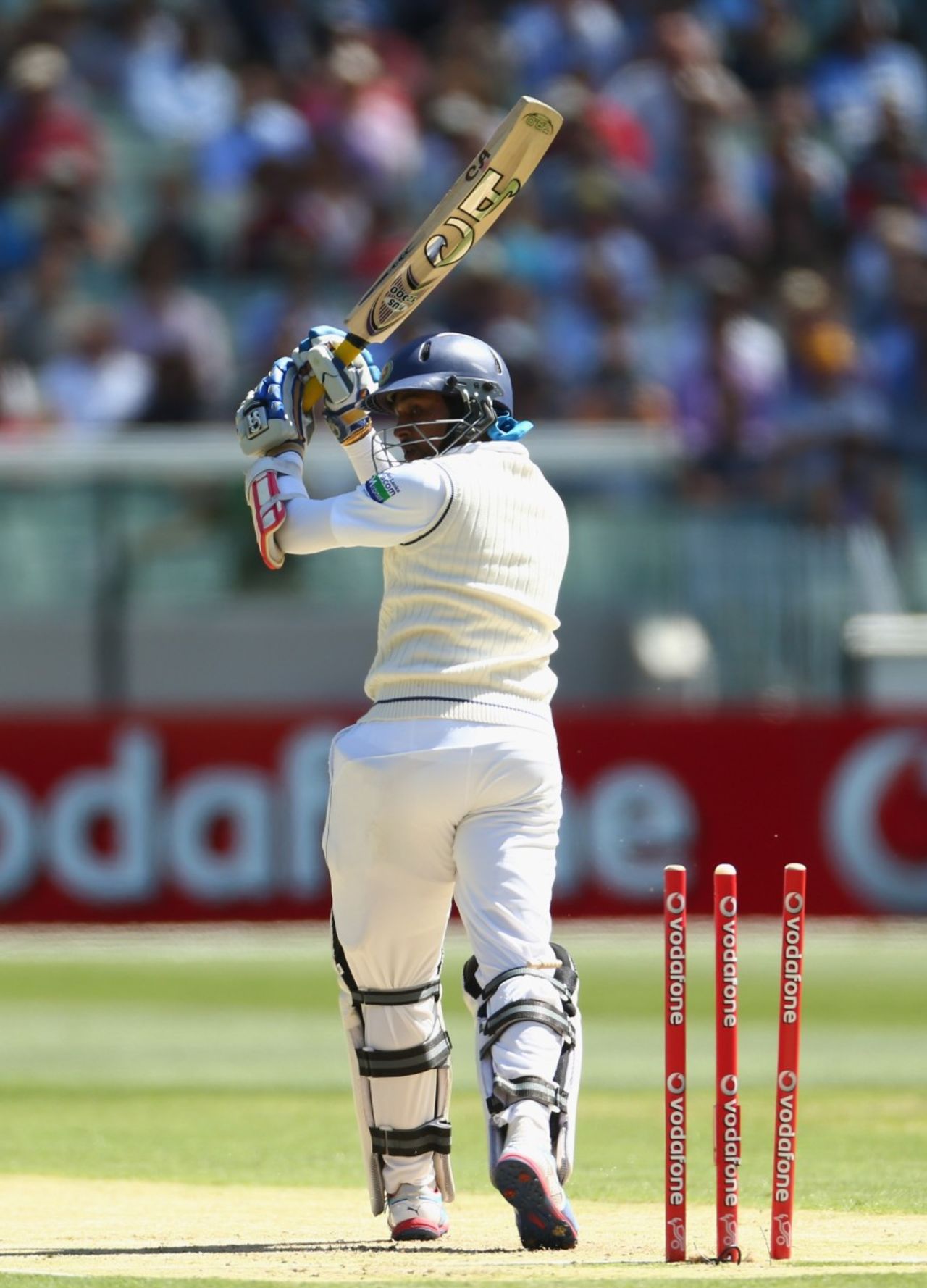 Tillakaratne Dilshan is bowled, Australia v Sri Lanka, 2nd Test, Melbourne, 1st day, December 26, 2012