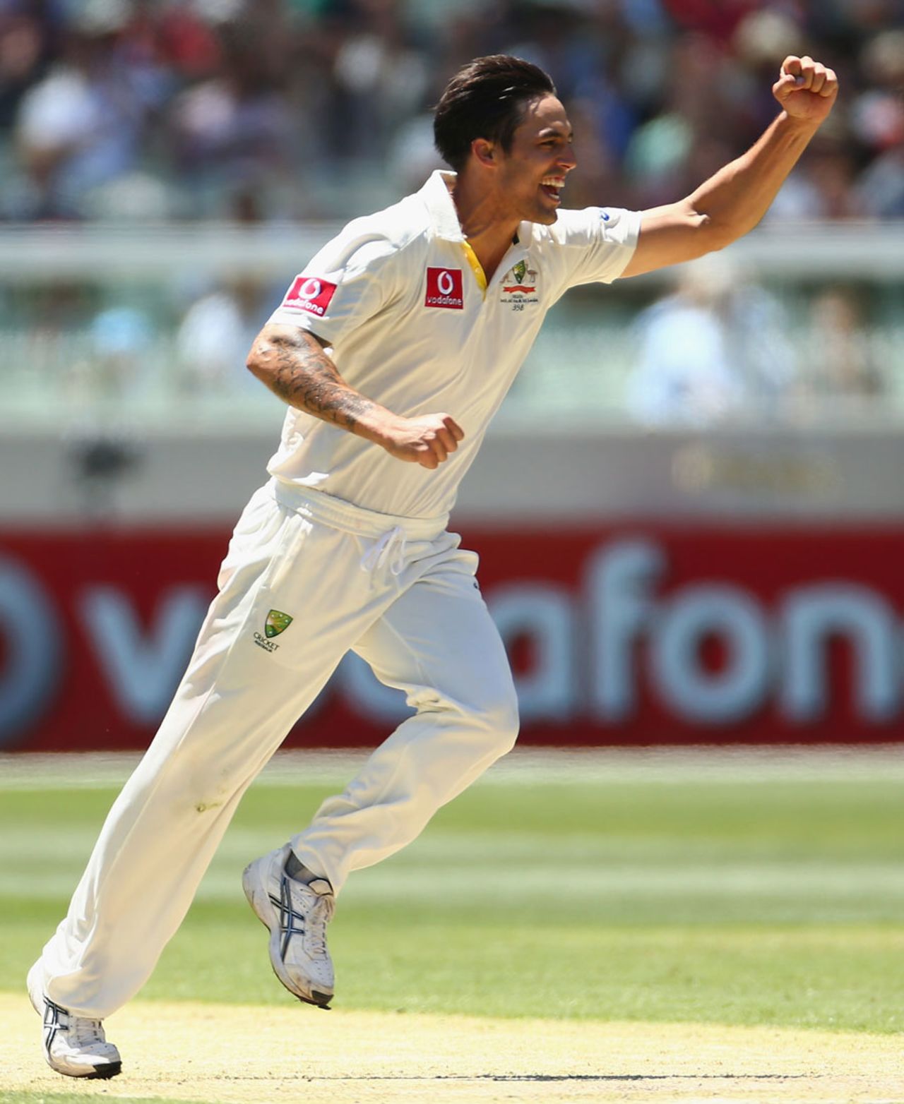 Mitchell Johnson was the most successful of the Australia bowlers, with four wickets, Australia v Sri Lanka, 2nd Test, Melbourne, 1st day, December 26, 2012
