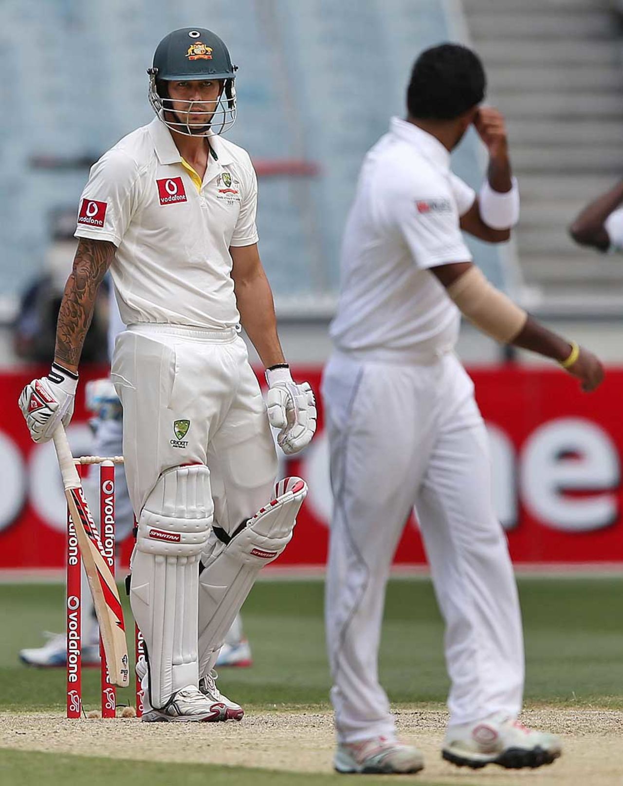 Mitchell Johnson stares at the bowler, Australia v Sri Lanka, 2nd Test, Melbourne, 2nd day, December 27, 2012