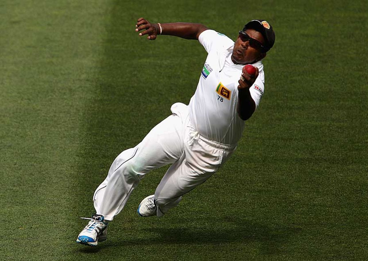 Rangana Herath dives and snaps one one-handed, Australia v Sri Lanka, 2nd Test, Melbourne, 2nd day, December 27, 2012