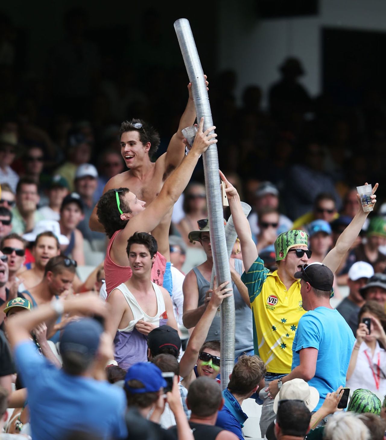 The crowds had a ball at the MCG, Australia v Sri Lanka, 2nd Test, Melbourne, 2nd day, December 27, 2012