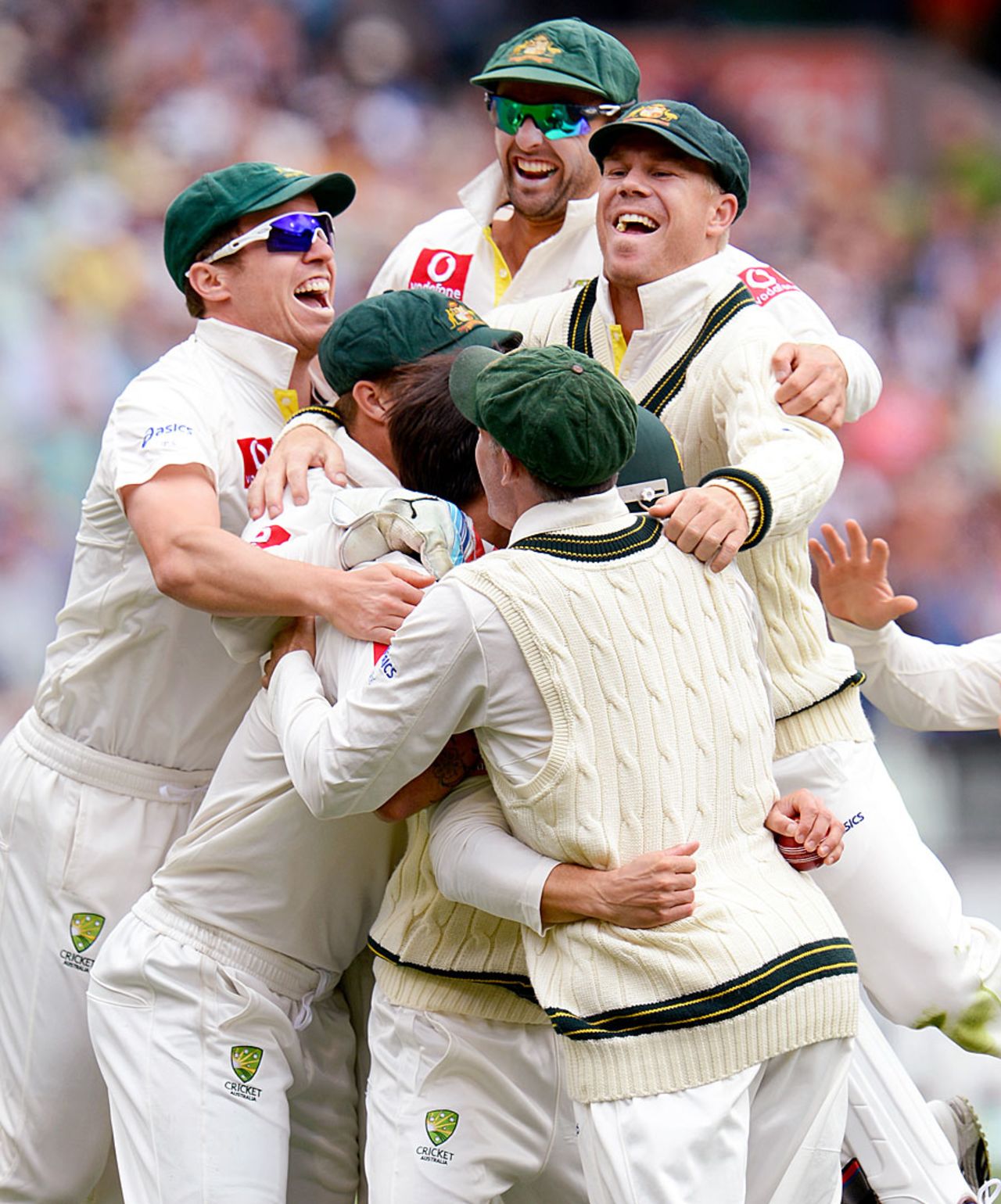 Australia celebrate their innings win, Australia v Sri Lanka, 2nd Test, Melbourne, 3rd day, December 28, 2012