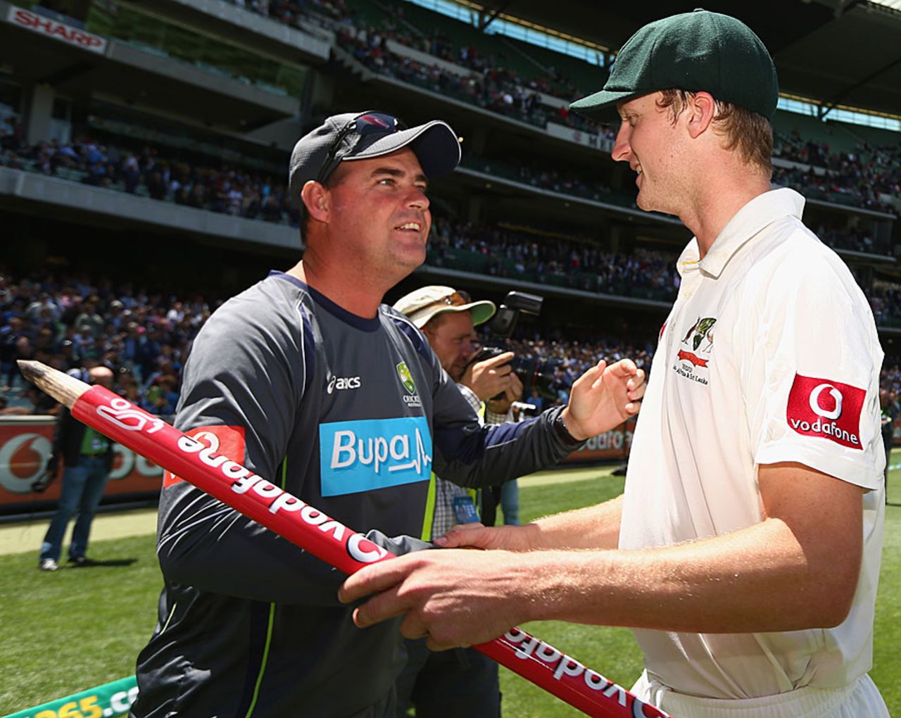 Mickey Arthur shakes hands with Jackson Bird, Australia v Sri Lanka, 2nd Test, Melbourne, 3rd day, December 28, 2012