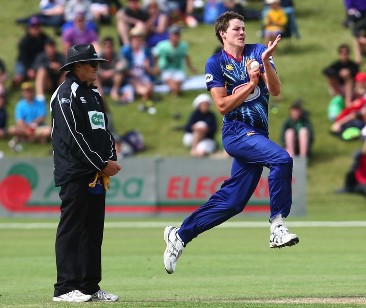 Jacob Duffy leaps on his delivery stride, Otago v Auckland, HRV Cup 2012-13, Queenstown, December 31, 2012
