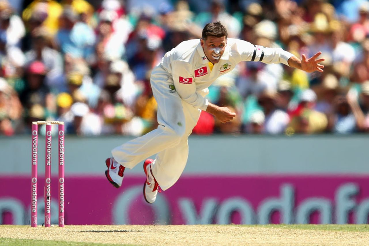 Michael Hussey has a bowl, Australia v Sri Lanka, 3rd Test, Sydney, 1st day, January 3, 2013