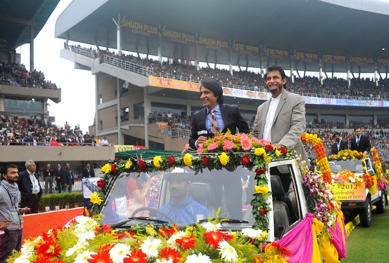 Sandeep Patil and Ramiz Raja during a felicitation by CAB, India v Pakistan, 2nd ODI, Kolkata, January 3, 2013