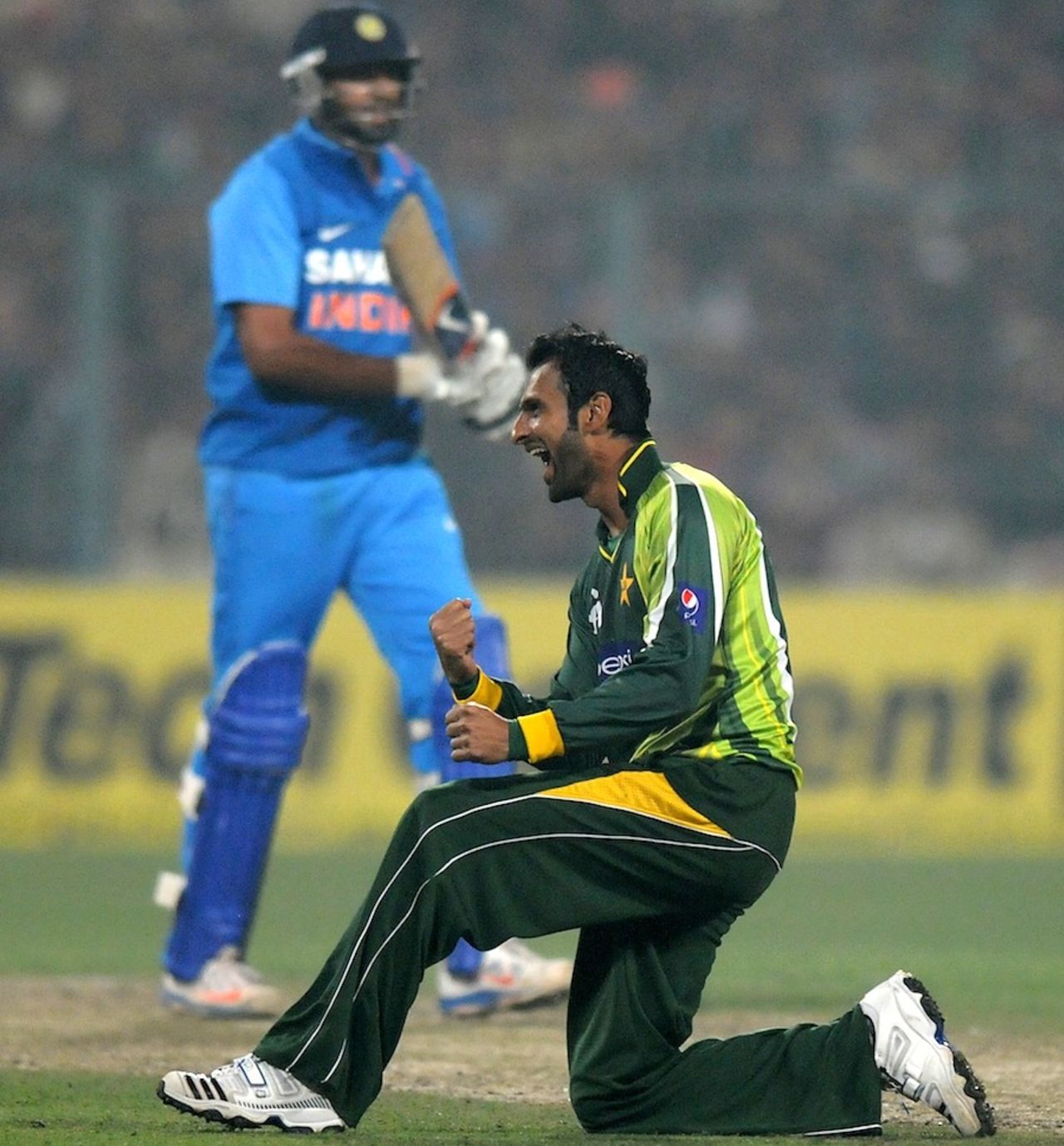 Shoaib Malik erupts after taking a wicket, India v Pakistan, 2nd ODI, Kolkata, January 3, 2013