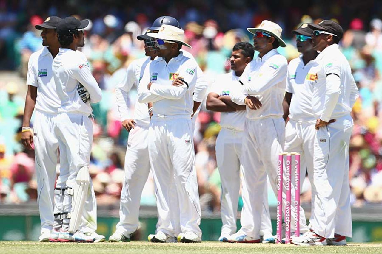 Sri Lanka wait for the outcome of a review, Australia v Sri Lanka, 3rd Test, Sydney, 2nd day, January 4, 2013